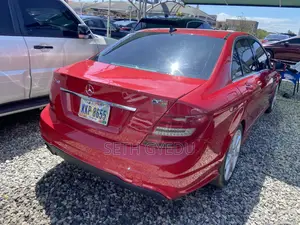 Mercedes-Benz C250 2014 Red
