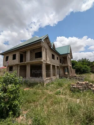 5bdrm House in Pokuase for sale