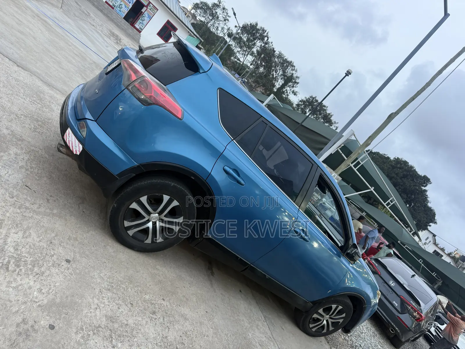 Toyota RAV4 LE 4dr SUV (2.5L 4cyl 6A) 2018 Blue