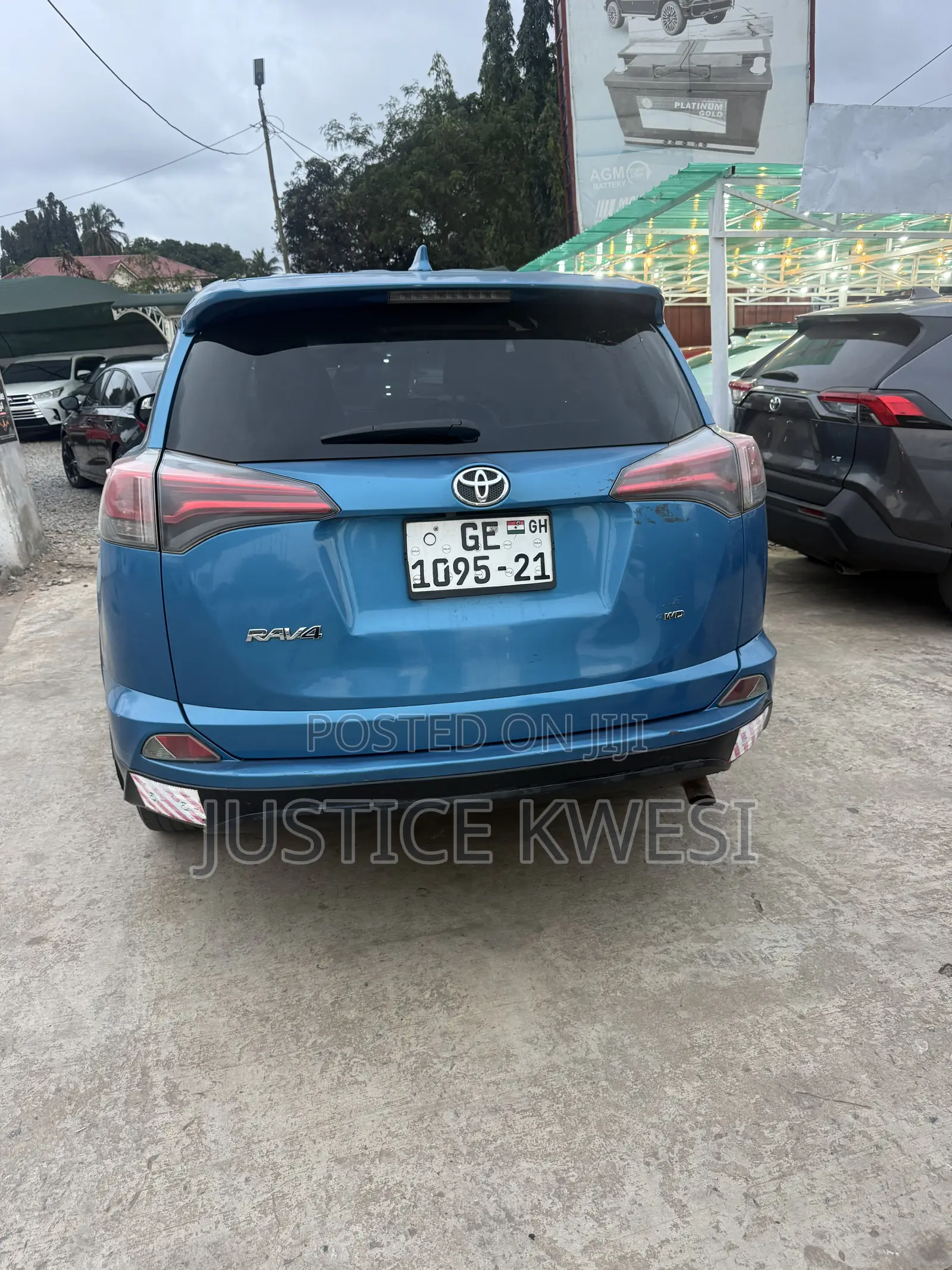 Toyota RAV4 LE 4dr SUV (2.5L 4cyl 6A) 2018 Blue