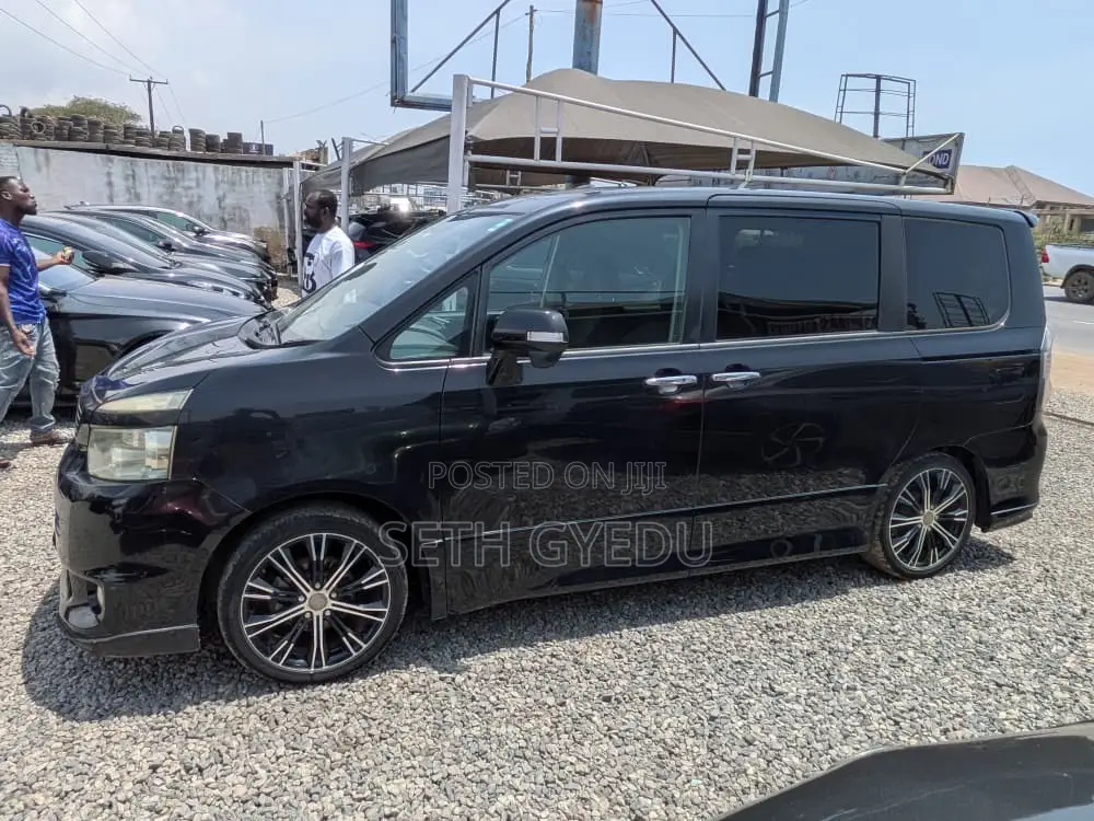 Toyota Voxy 2015 Black