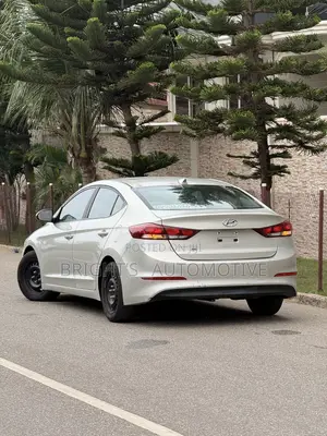 Hyundai Elantra SE 2018 Yellow