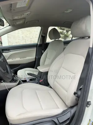Hyundai Elantra SE 2018 Yellow