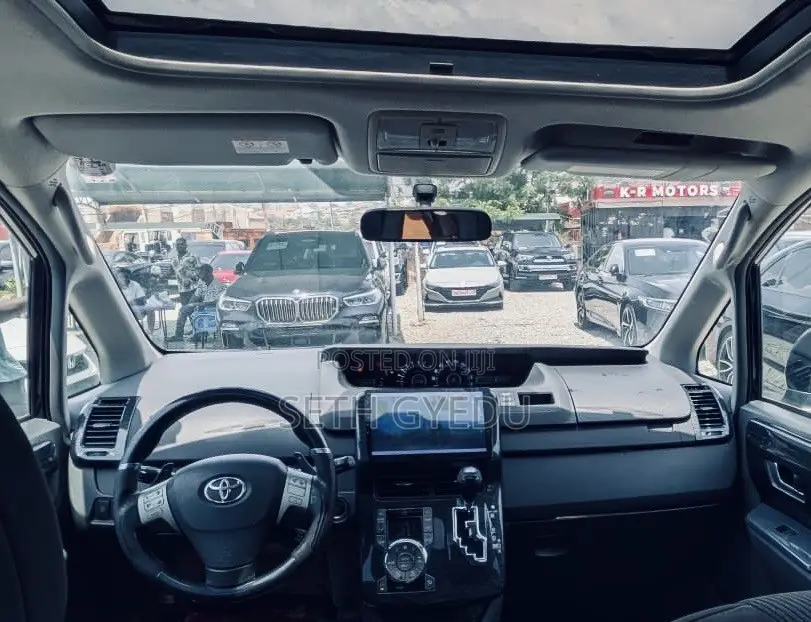 Toyota Voxy 2015 Black