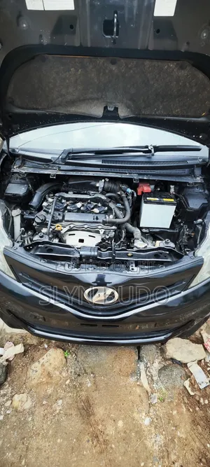 Toyota Vitz 1.3 AWD 5dr 2013 Black