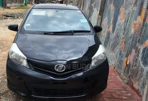 Toyota Vitz 1.3 AWD 5dr 2013 Black