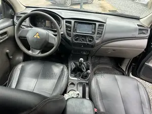 Mitsubishi L200 Club Cab 2.2 4WD 2016 Black