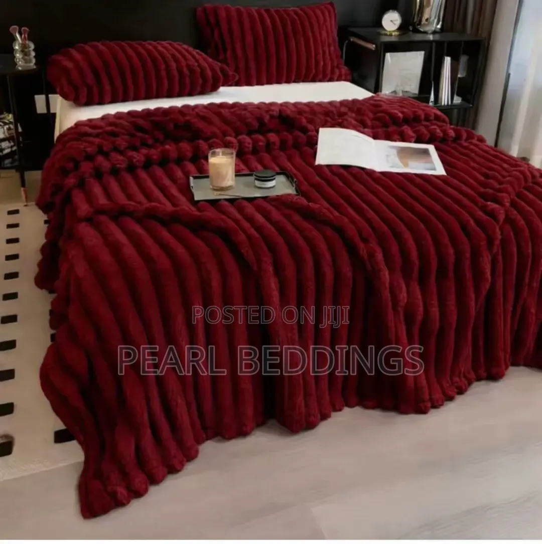 High Quality Cozy Heavy Blanket With 2 Cozy Pillowcases Available