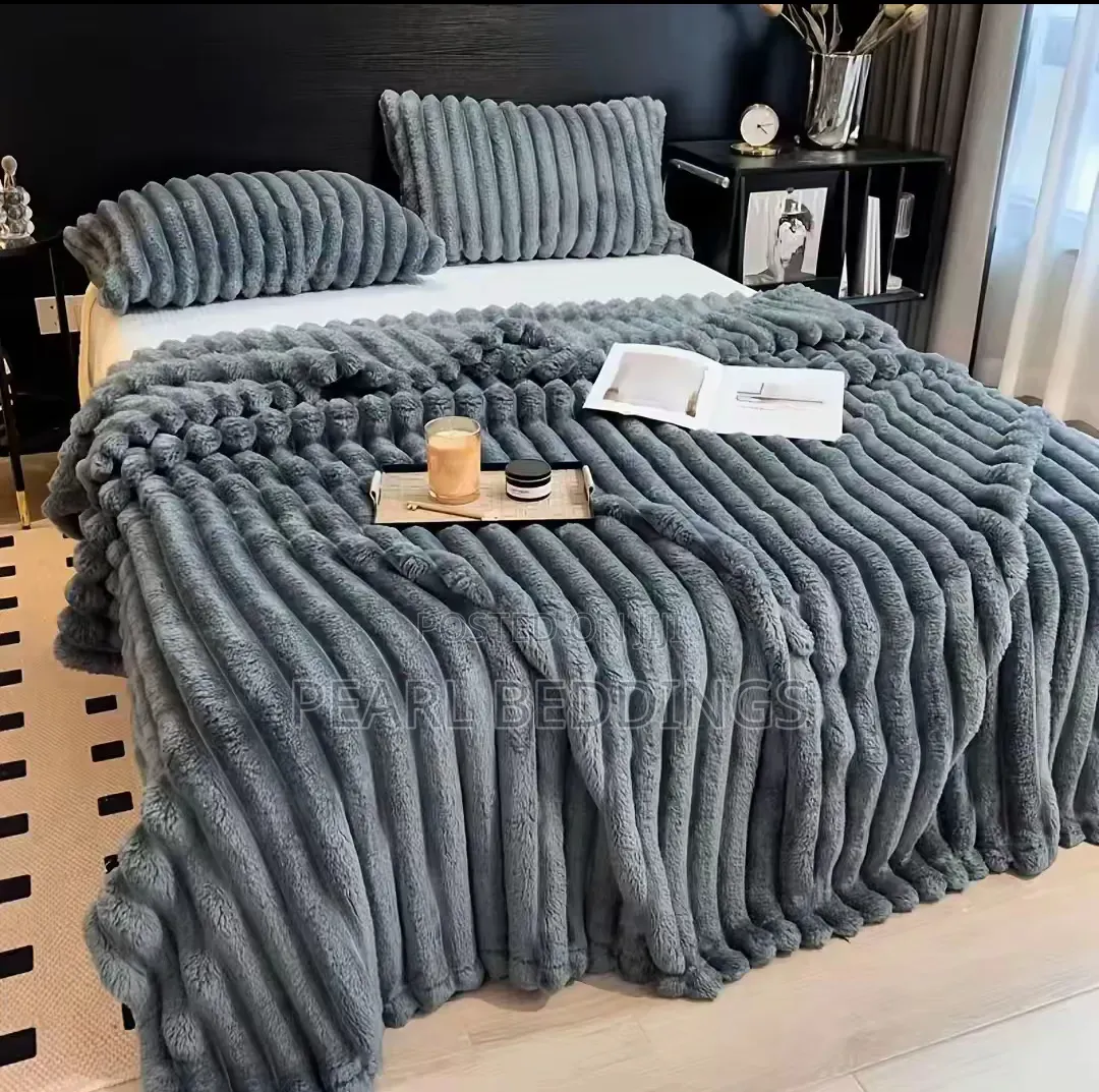 High Quality Cozy Heavy Blanket With 2 Cozy Pillowcases Available