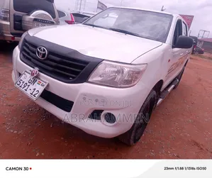 Toyota Hilux 2.5 D-4D 4X4 SRX 2012 White