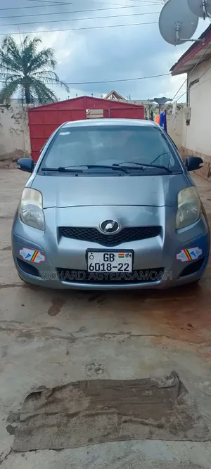 Toyota Vitz 2010 Gray