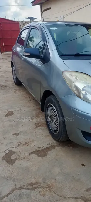 Toyota Vitz 2010 Gray