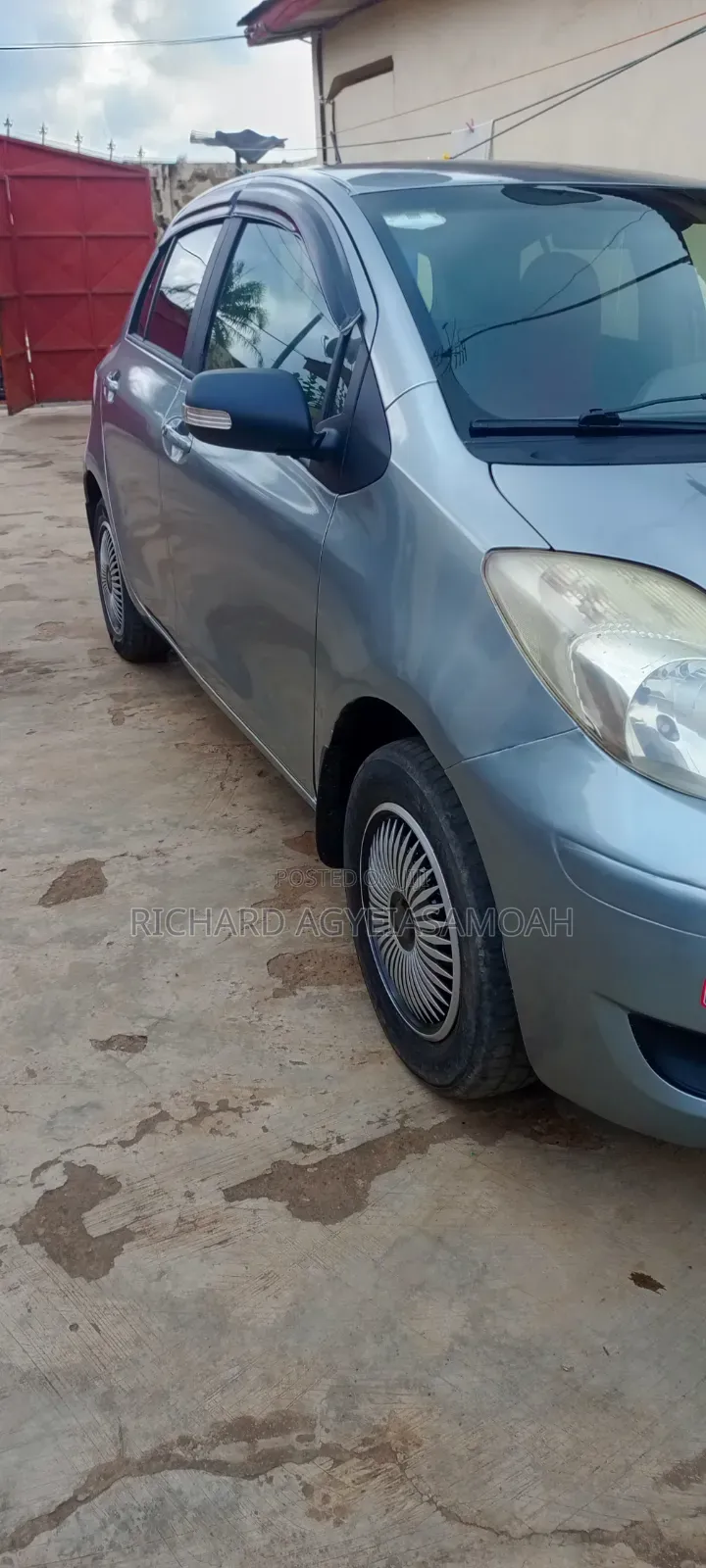 Toyota Vitz 2010 Gray
