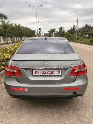 Mercedes-Benz E350 Base 4Matic Sedan AWD (3.5L 6cyl 7A) 2011 Gray