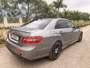 Mercedes-Benz E350 Base 4Matic Sedan AWD (3.5L 6cyl 7A) 2011 Gray
