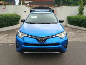 Toyota RAV4 LE 4dr SUV (2.5L 4cyl 6A) 2018 Blue