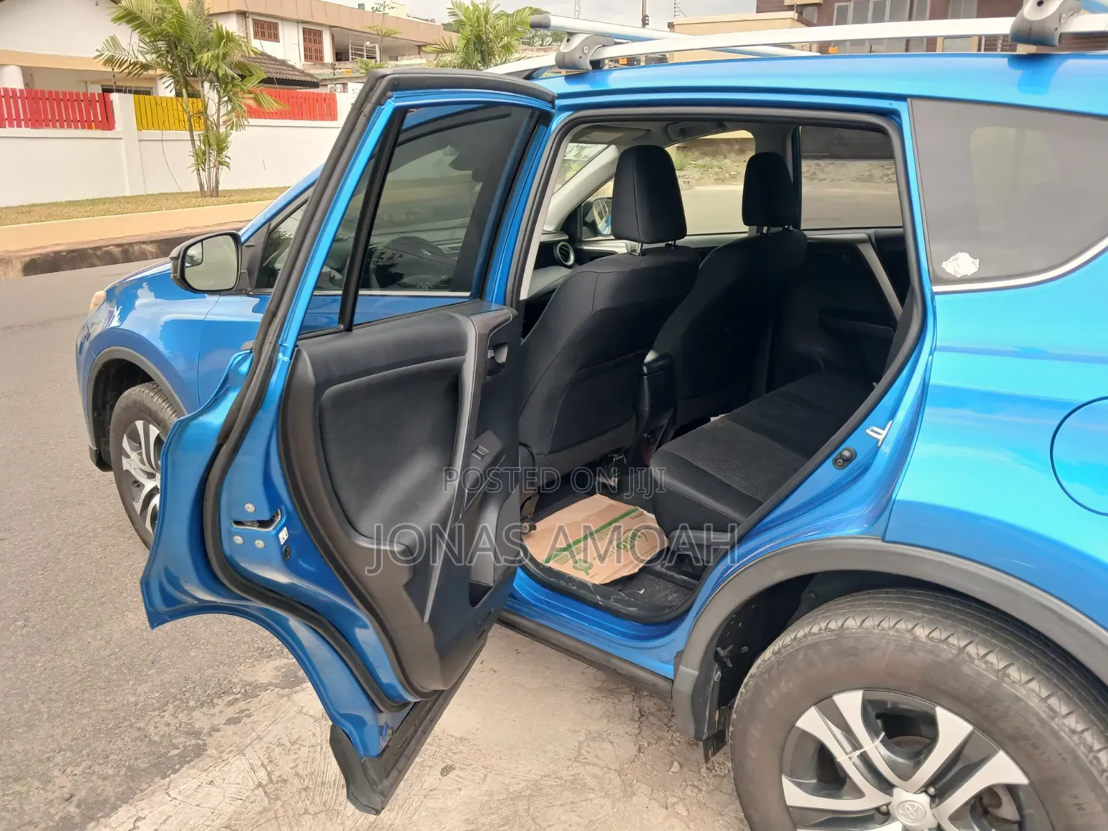 Toyota RAV4 LE 4dr SUV (2.5L 4cyl 6A) 2018 Blue