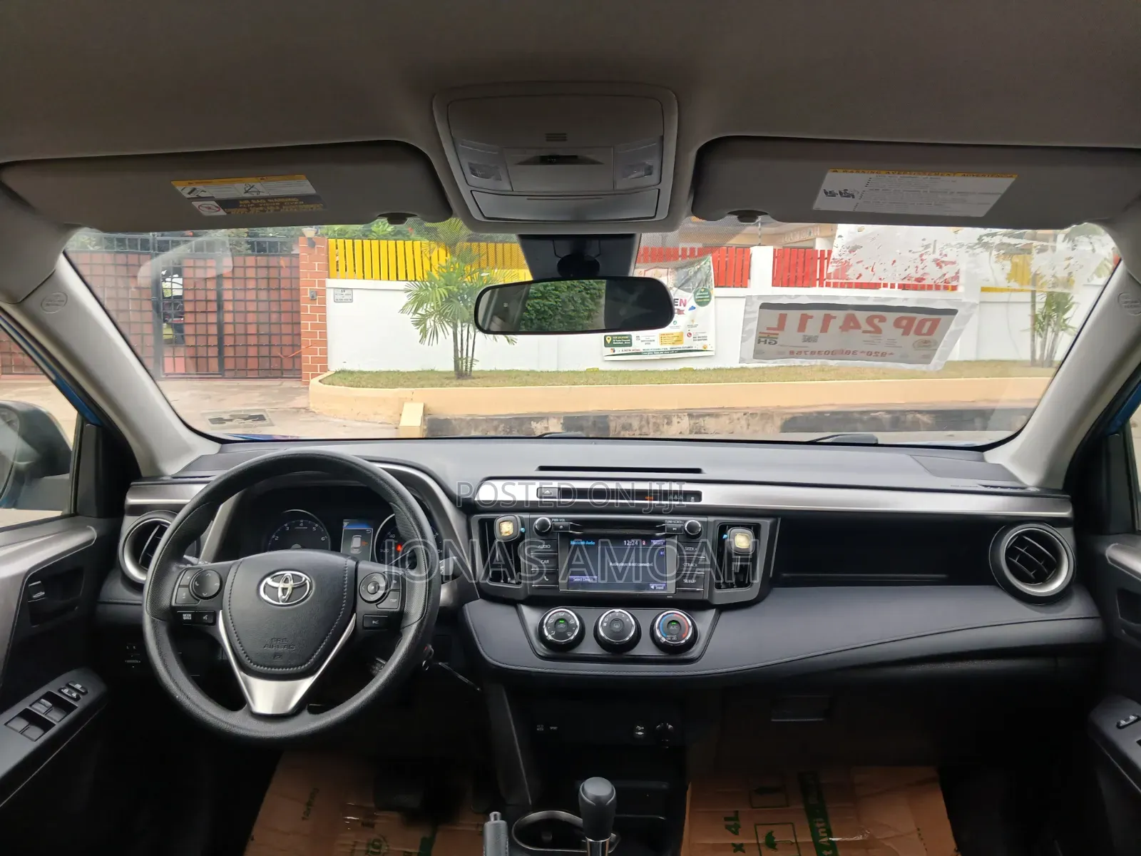 Toyota RAV4 LE 4dr SUV (2.5L 4cyl 6A) 2018 Blue