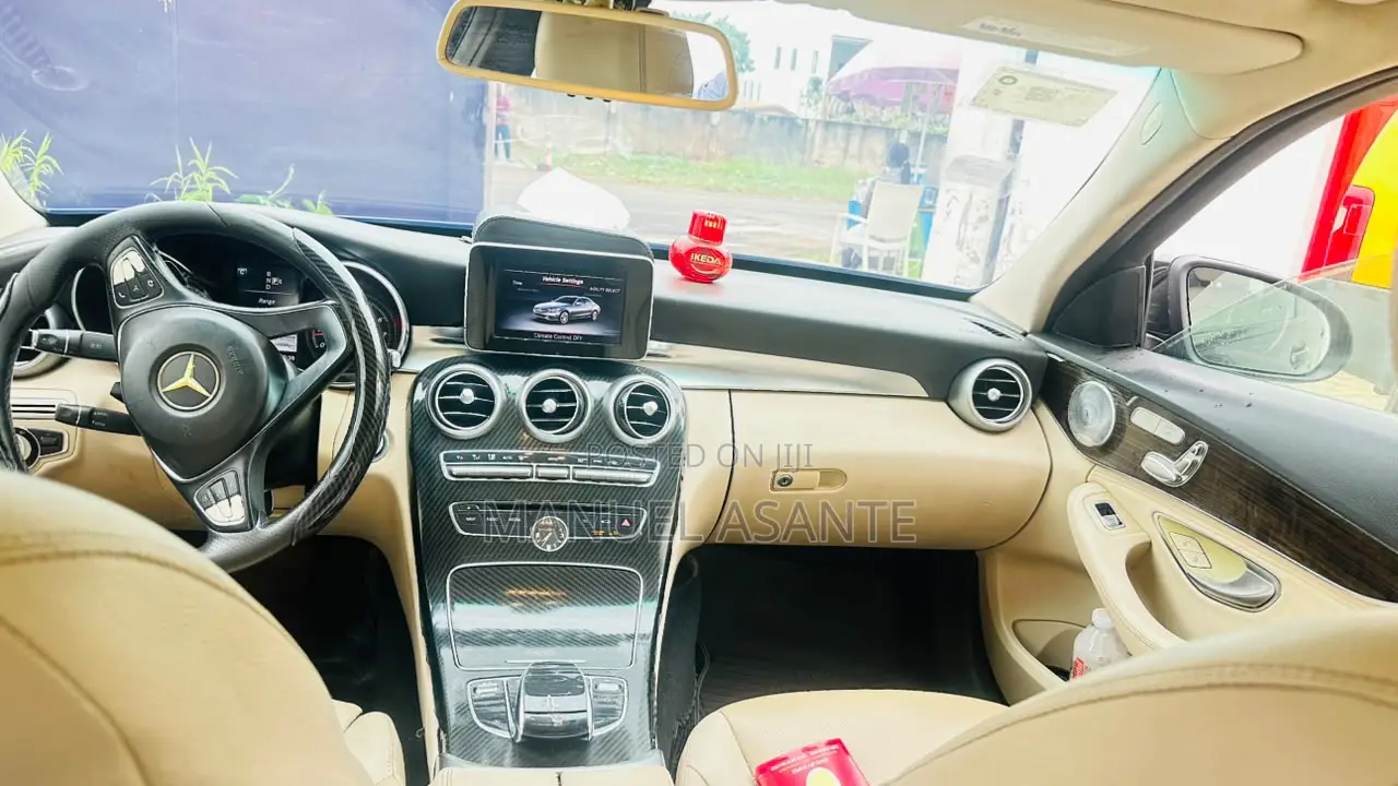 Mercedes-Benz C300 2016 Black