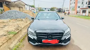 Mercedes-Benz C300 2016 Black
