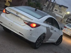 Hyundai Sonata GLS Sedan FWD (2.4L 4cyl 6A) 2012 White