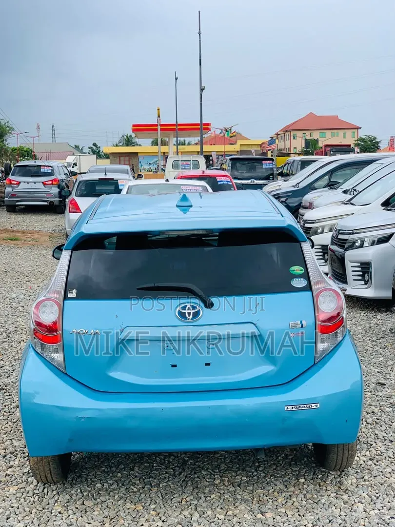 Toyota Aqua 2013 Blue