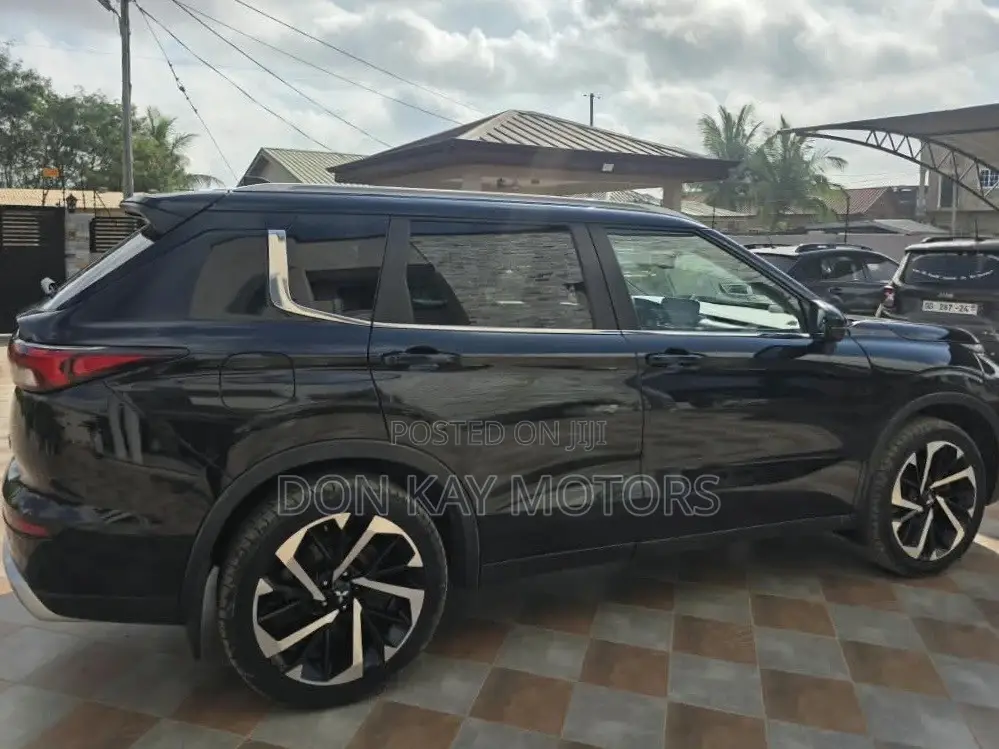 Mitsubishi Outlander SEL Launch Edition 2022 Black