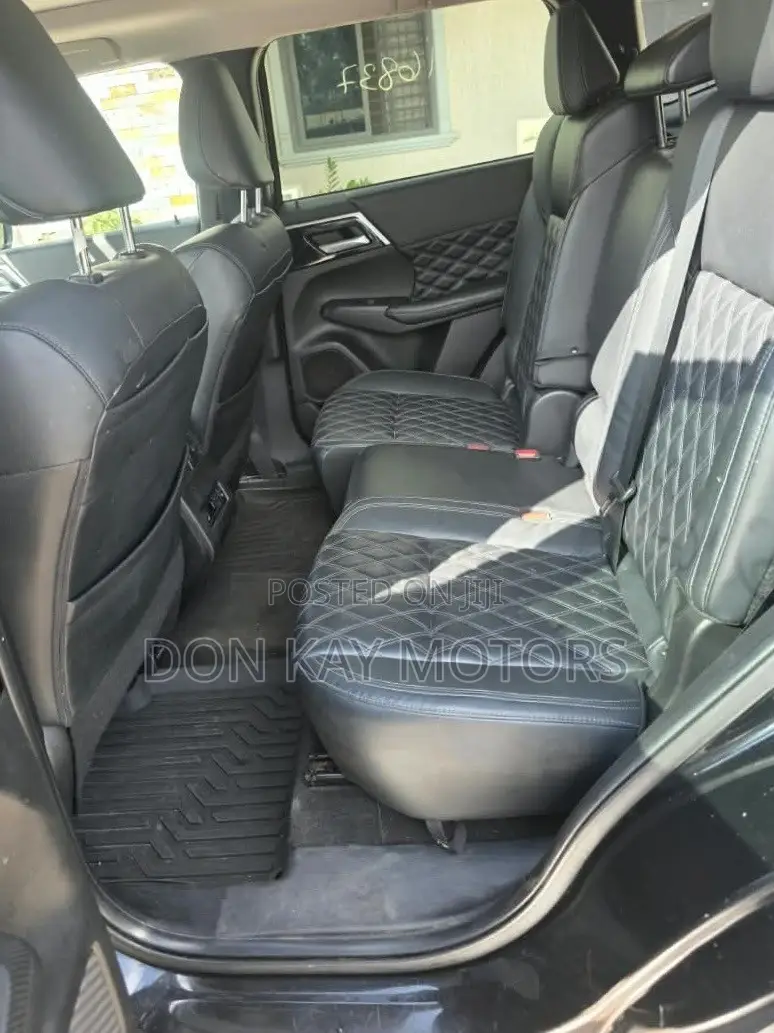 Mitsubishi Outlander SEL Launch Edition 2022 Black