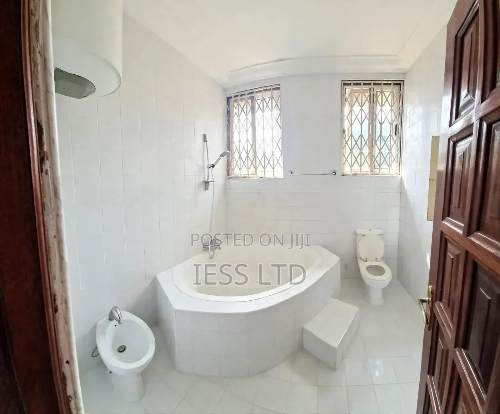 5bdrm House in Volta Estate, Community 25 for sale