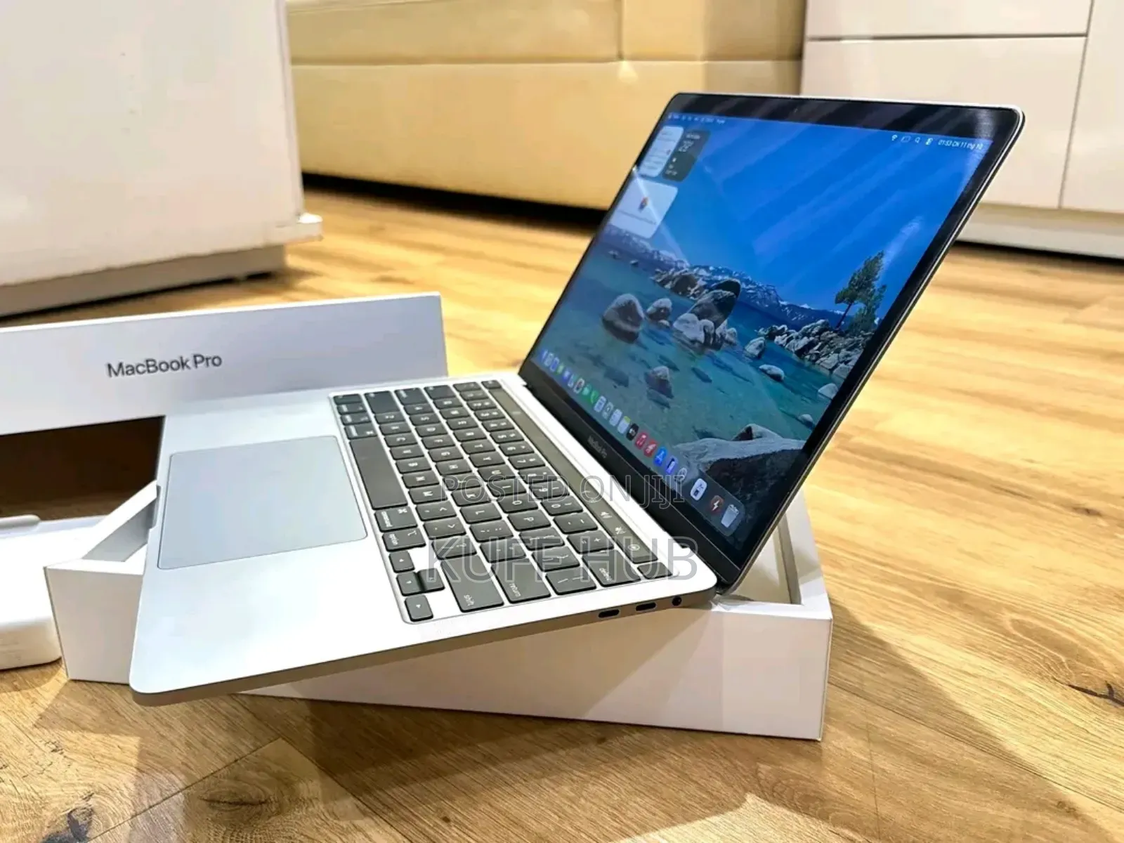 New Laptop Apple MacBook Pro 2020 M1 16GB Apple M1 SSD 512GB