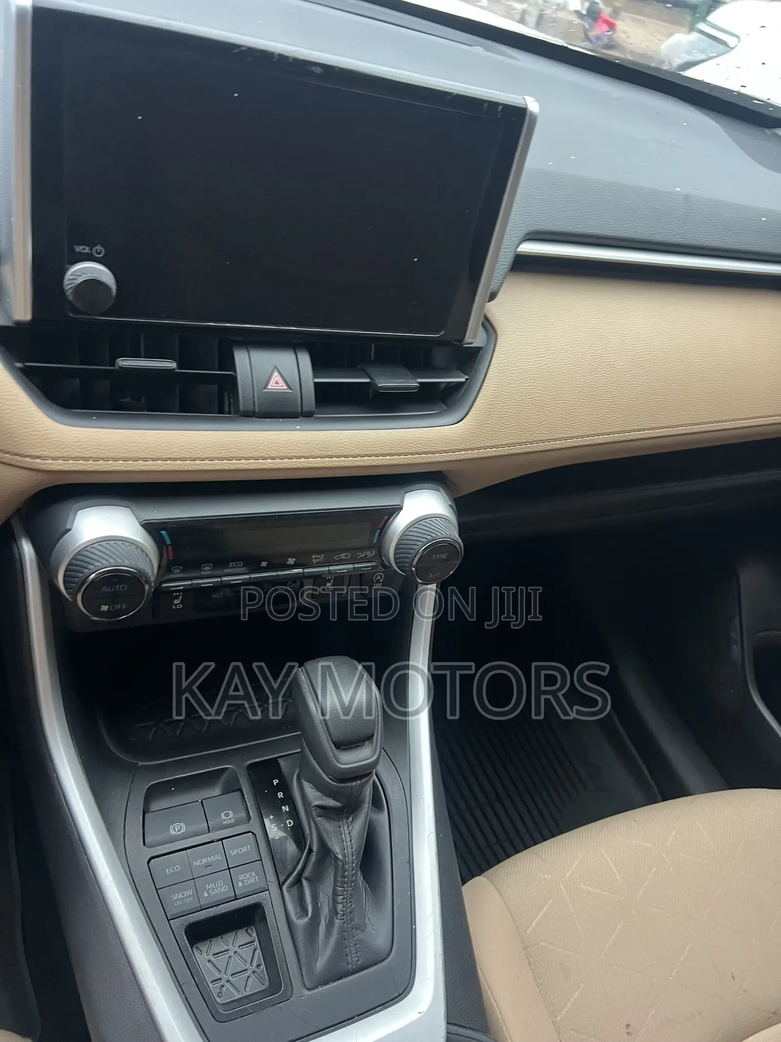 Toyota RAV4 XLE AWD 2024 White
