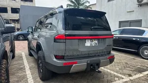 Lexus GX 2026 Silver