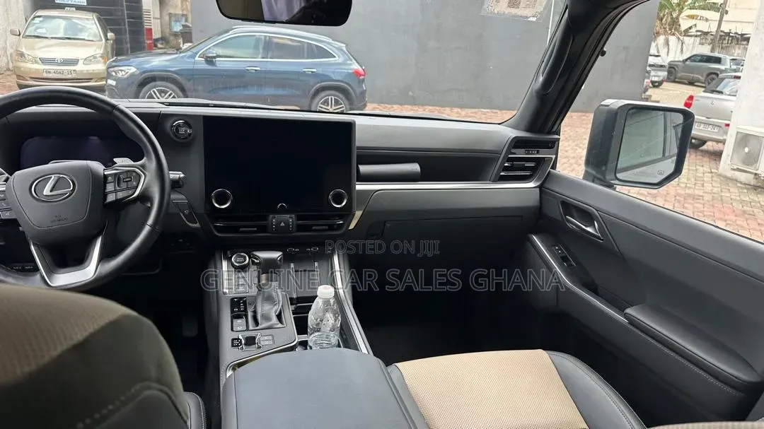 Lexus GX 2026 Silver