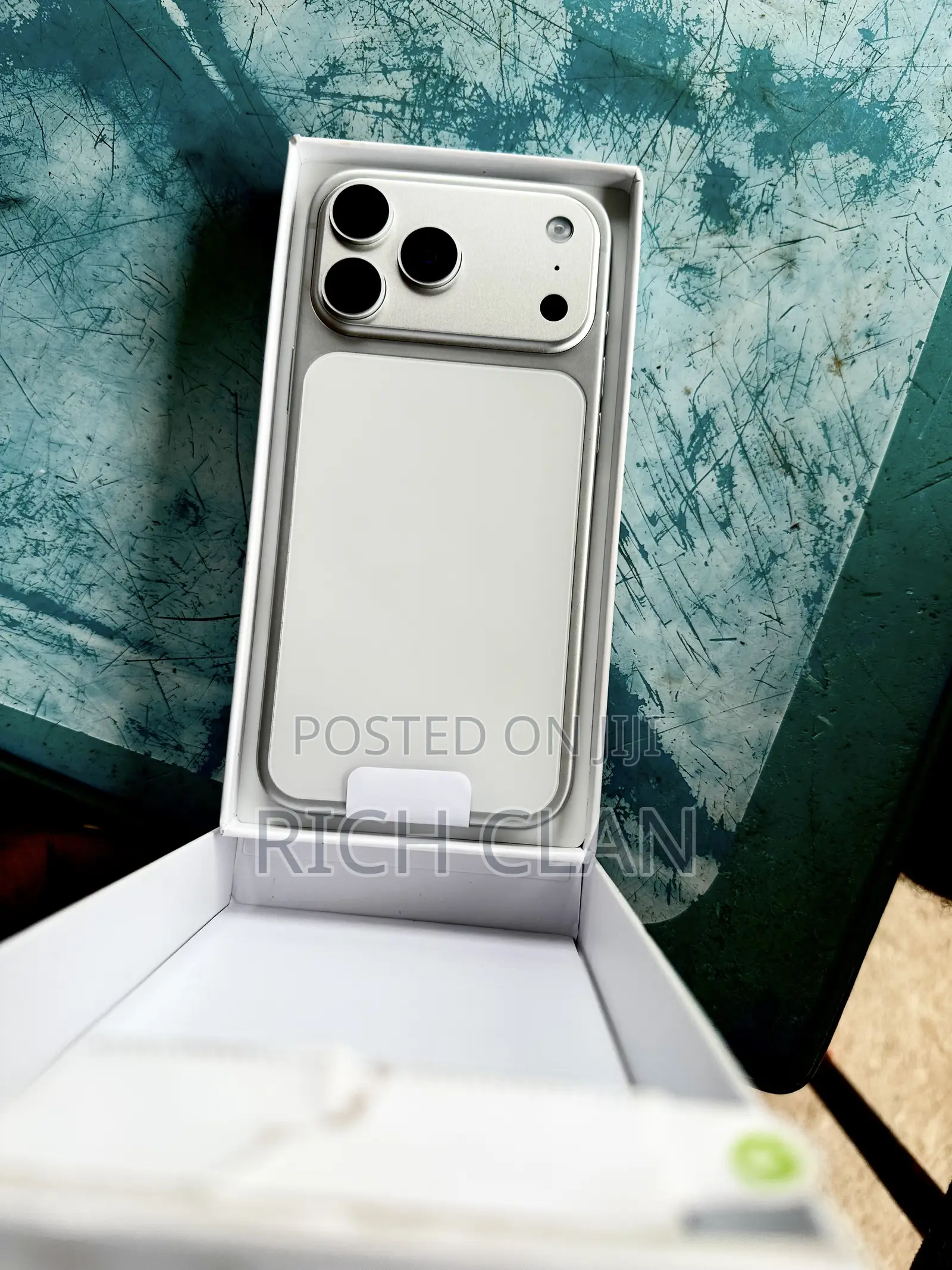 New Apple iPhone 17 Pro Max 256 GB Silver