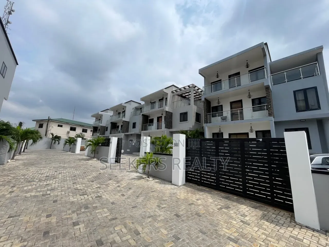 Furnished 4bdrm Townhouse / Terrace in Seekers Realty, Labone SHS Area