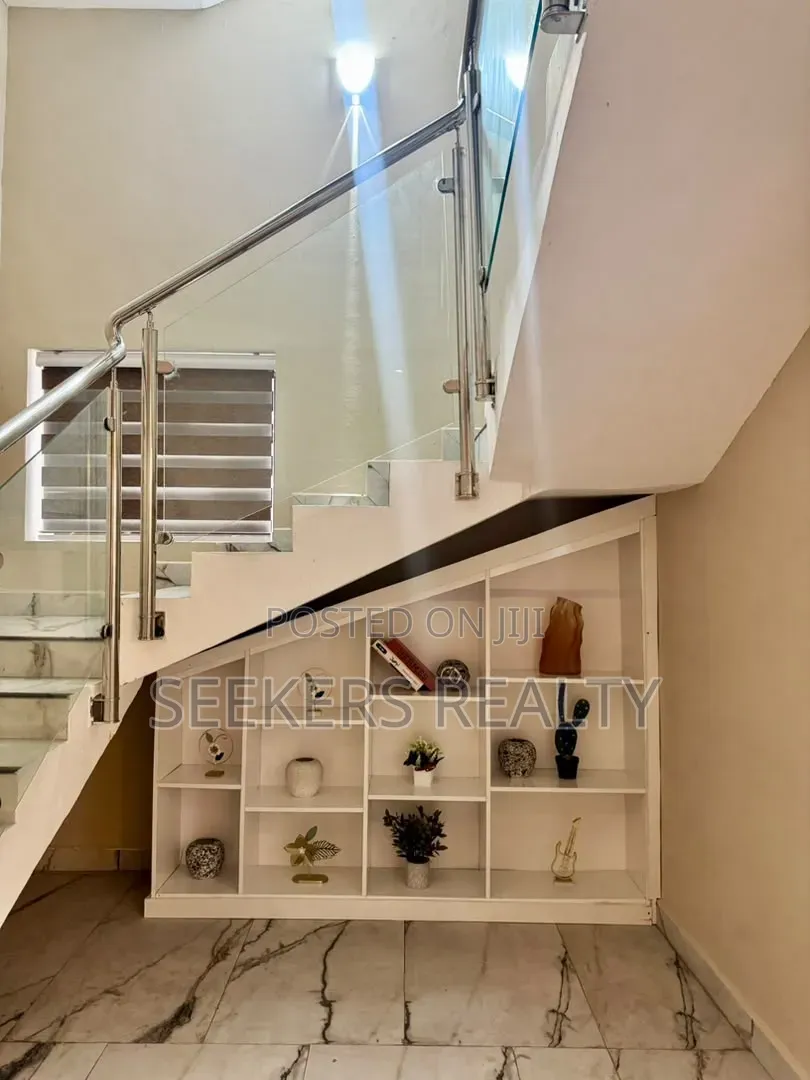 Furnished 4bdrm Townhouse / Terrace in Seekers Realty, Labone SHS Area