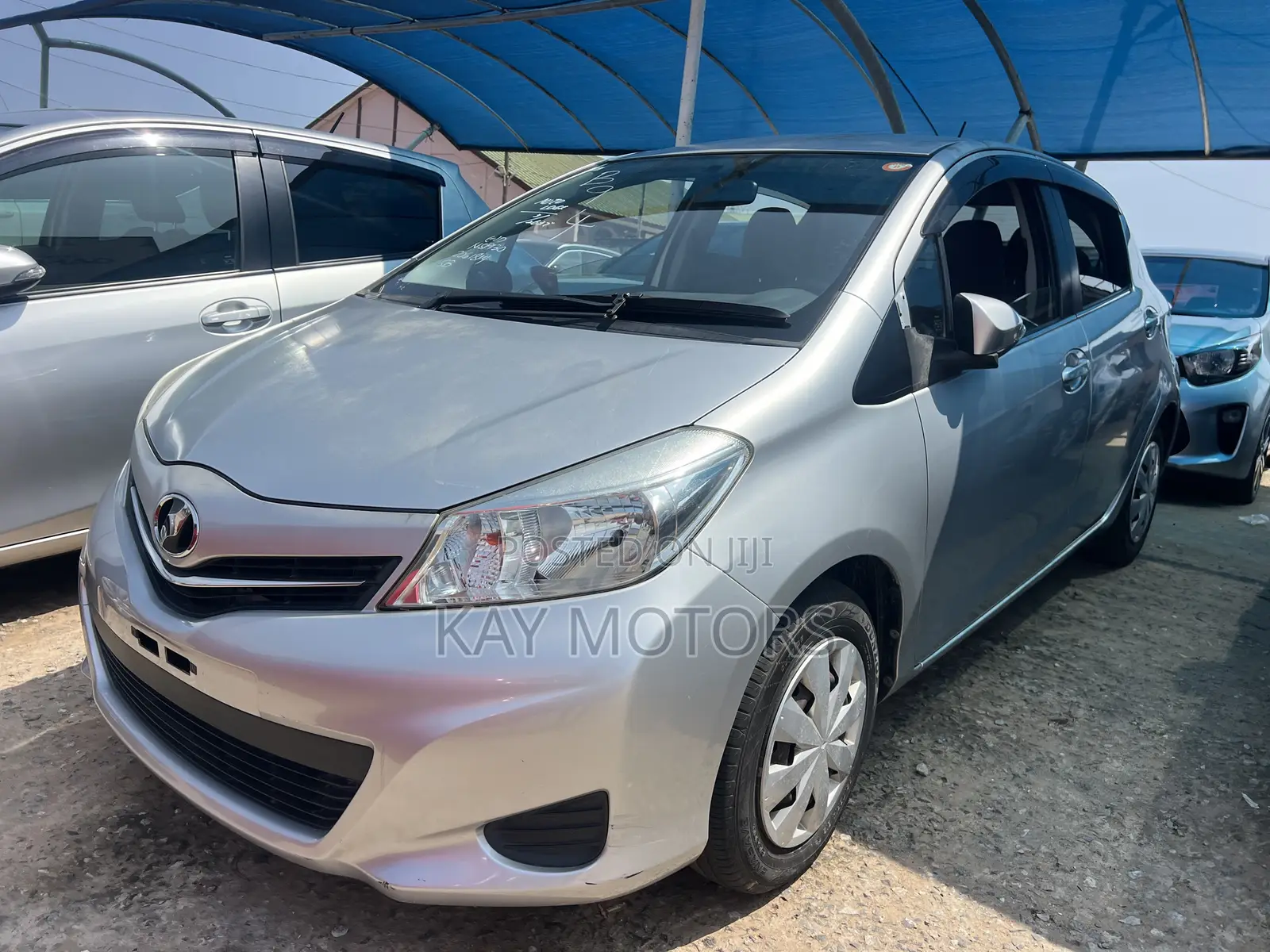 Toyota Vitz 1.3 AWD 5dr 2013 Gray