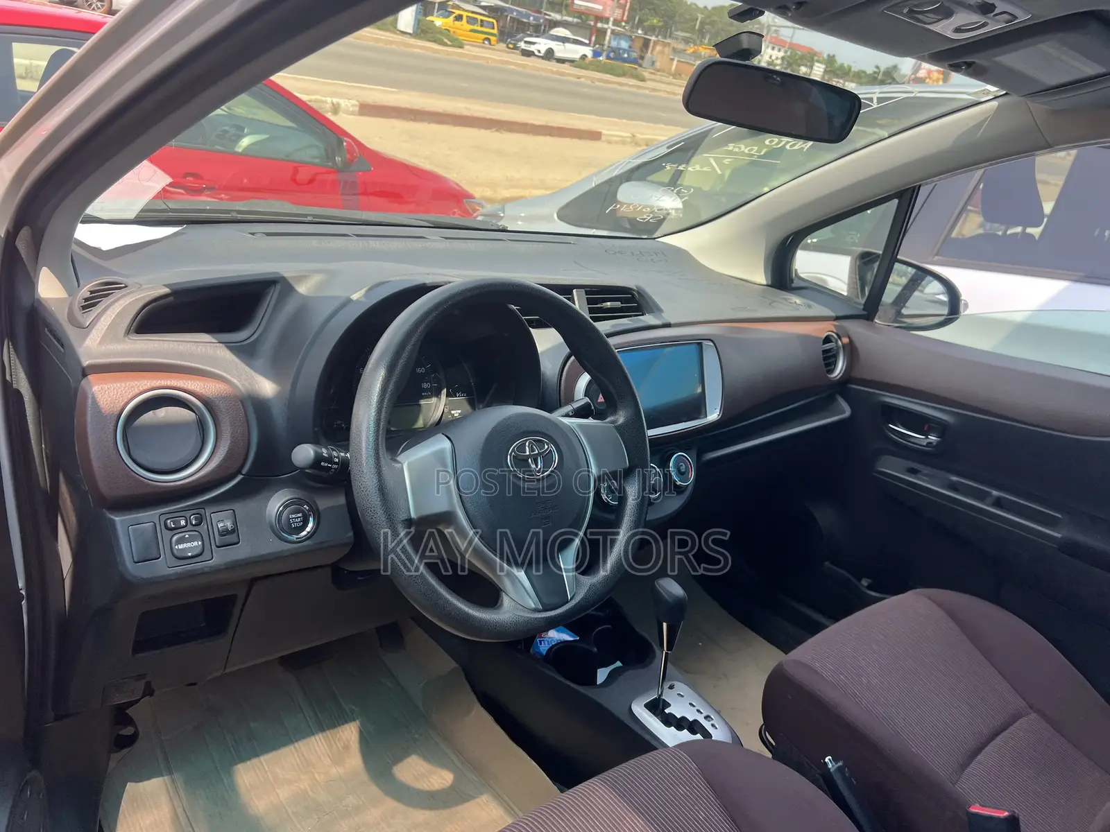 Toyota Vitz 1.3 AWD 5dr 2013 Gray