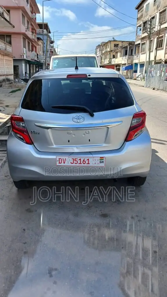Toyota Vitz 1.0 FWD 5dr 2016 Silver
