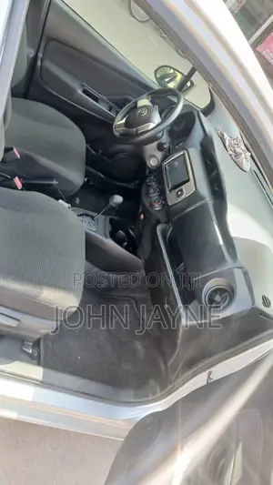 Toyota Vitz 1.0 FWD 5dr 2016 Silver
