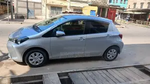 Toyota Vitz 1.0 FWD 5dr 2016 Silver