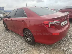 Toyota Camry SE Sport 4dr Sedan w/Prod. End 11/13 (2.5L 4cyl 6A) 2014