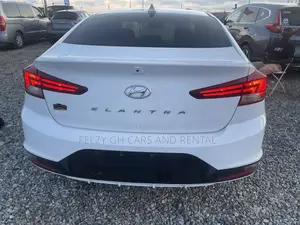 Hyundai Elantra SE 2019 White