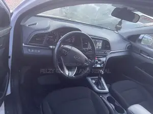 Hyundai Elantra SE 2019 White