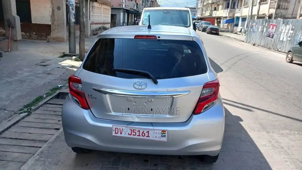 Toyota Vitz 1.0 FWD 5dr 2016 Silver