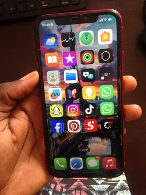 Apple iPhone XR 64 GB Red