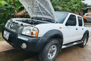Nissan Hardbody 2016 White