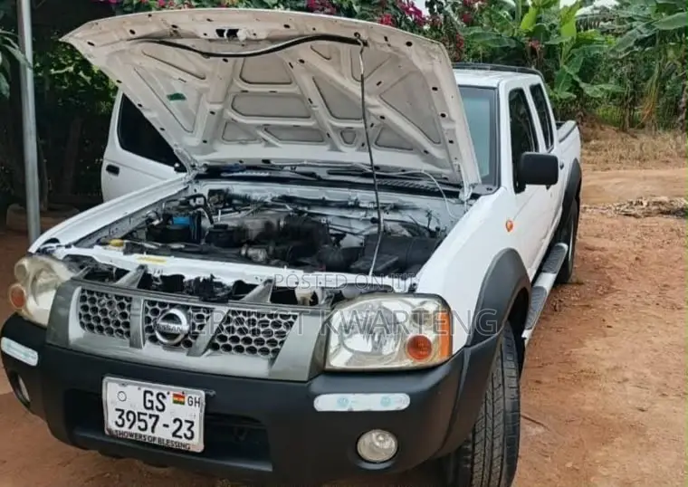 Nissan Hardbody 2016 White