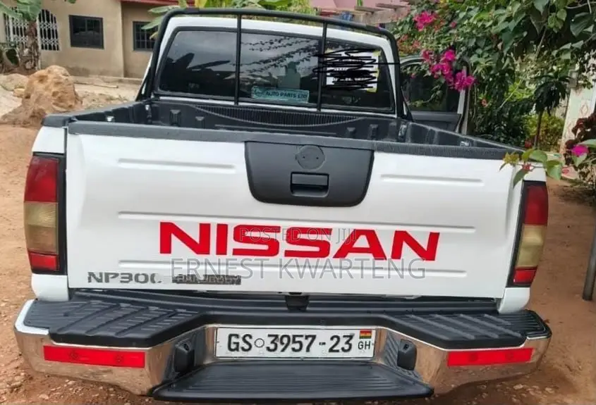 Nissan Hardbody 2016 White