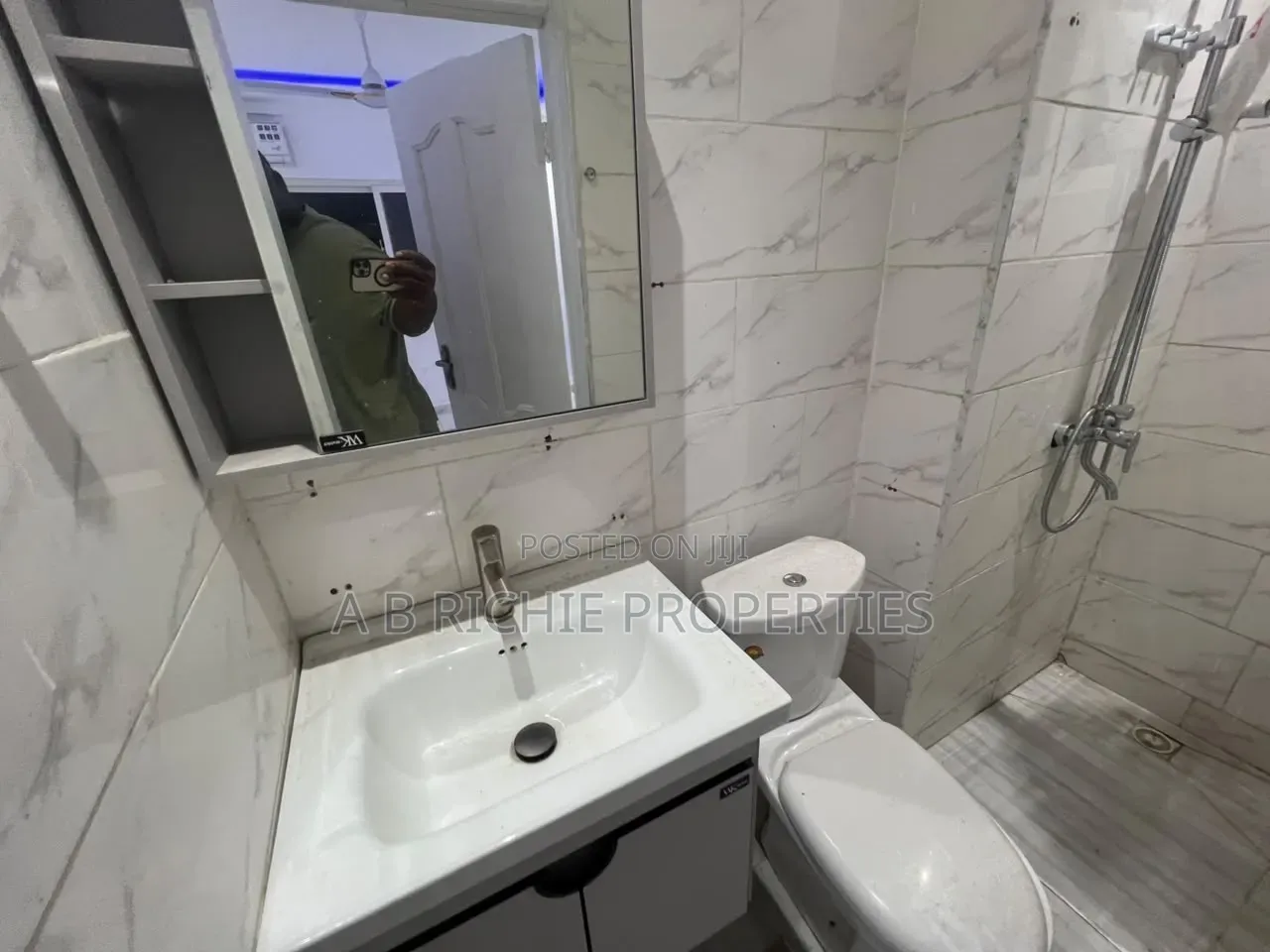 2bdrm Apartment in Ab Richie Properties, Kwabenya for sale